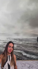 Natalia Apresentando o quadro de jesus andando no mar Decore PAZ 